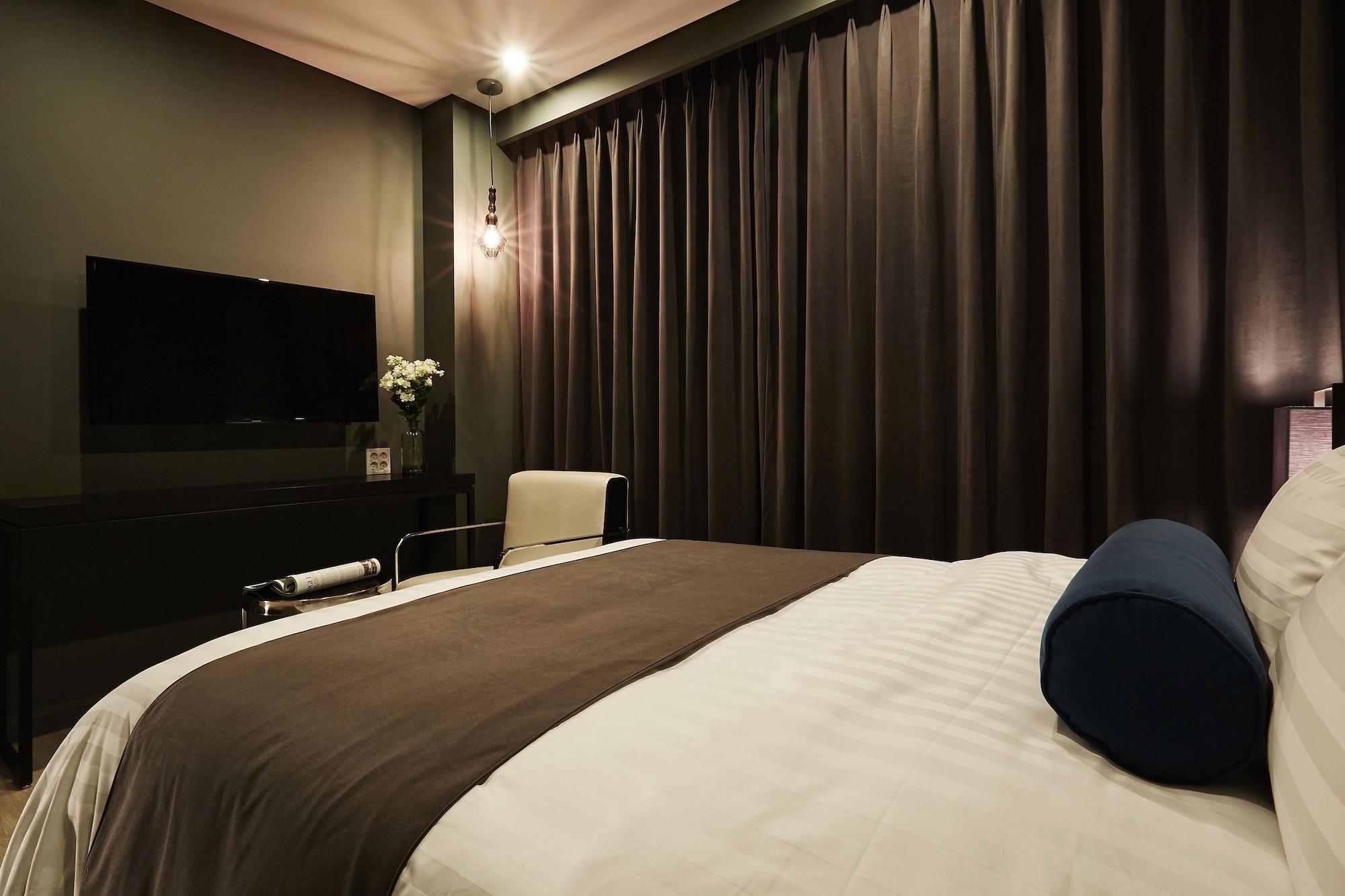 Urban Island Hotel