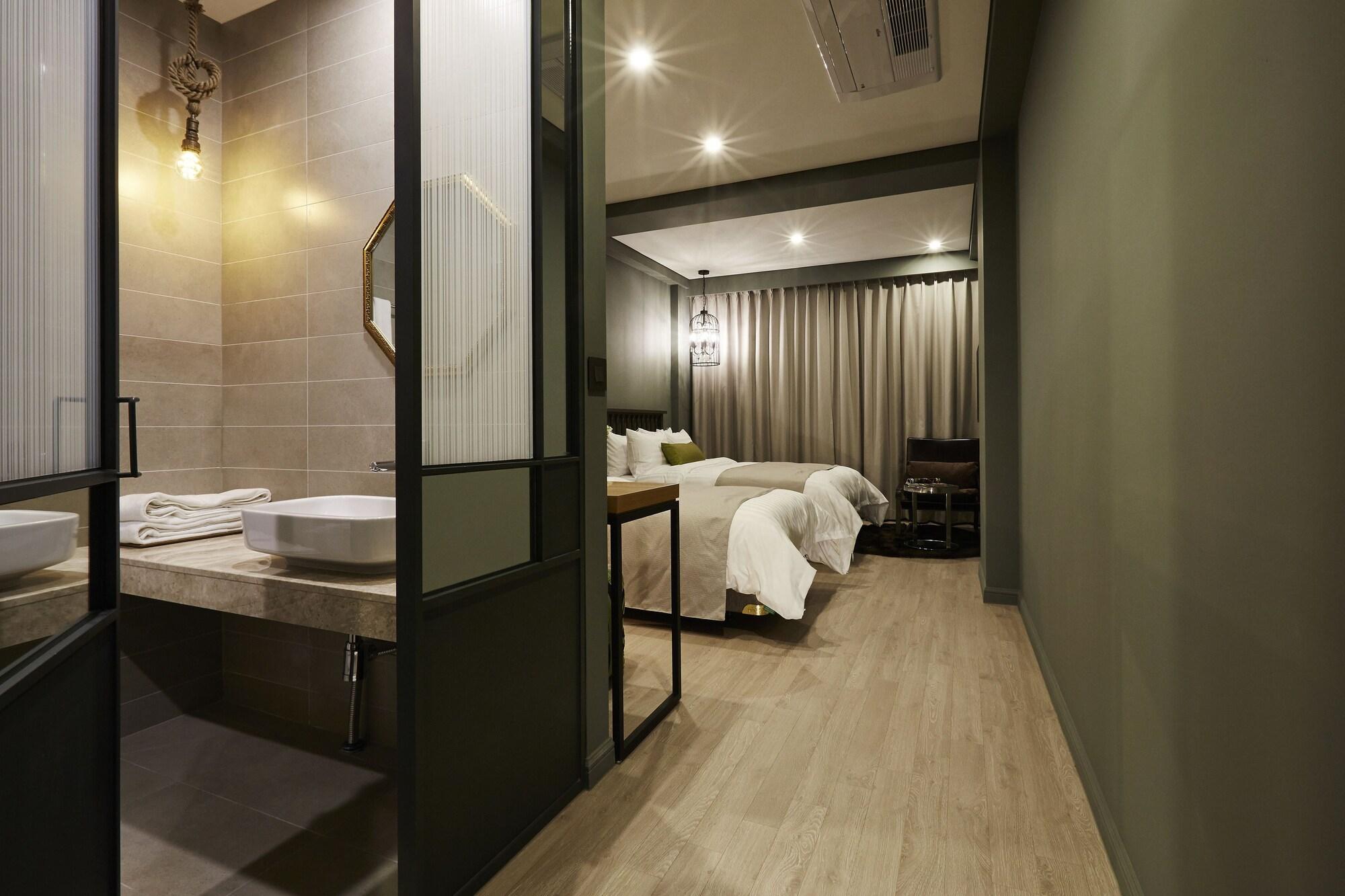 Urban Island Hotel