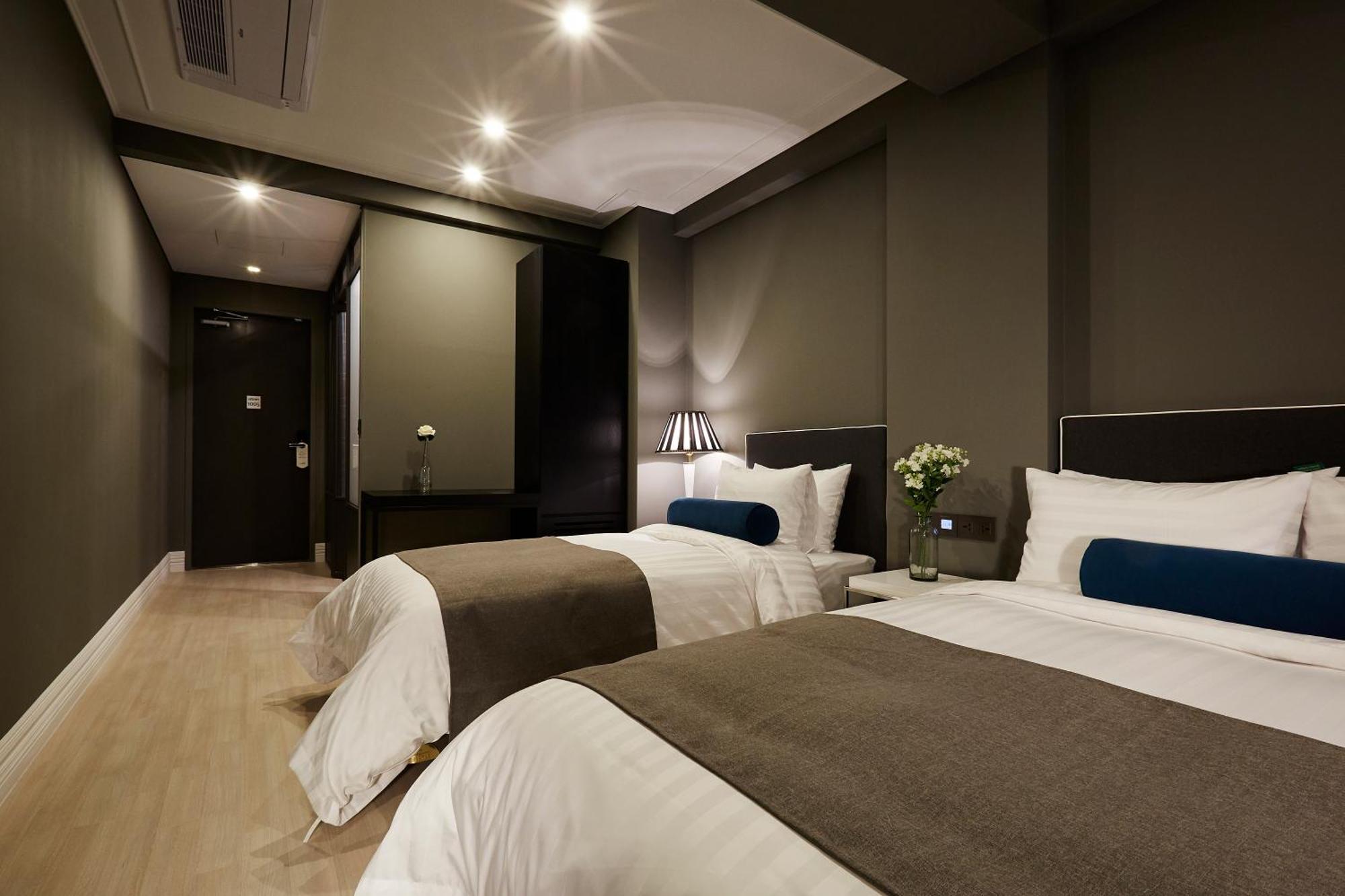 Urban Island Hotel